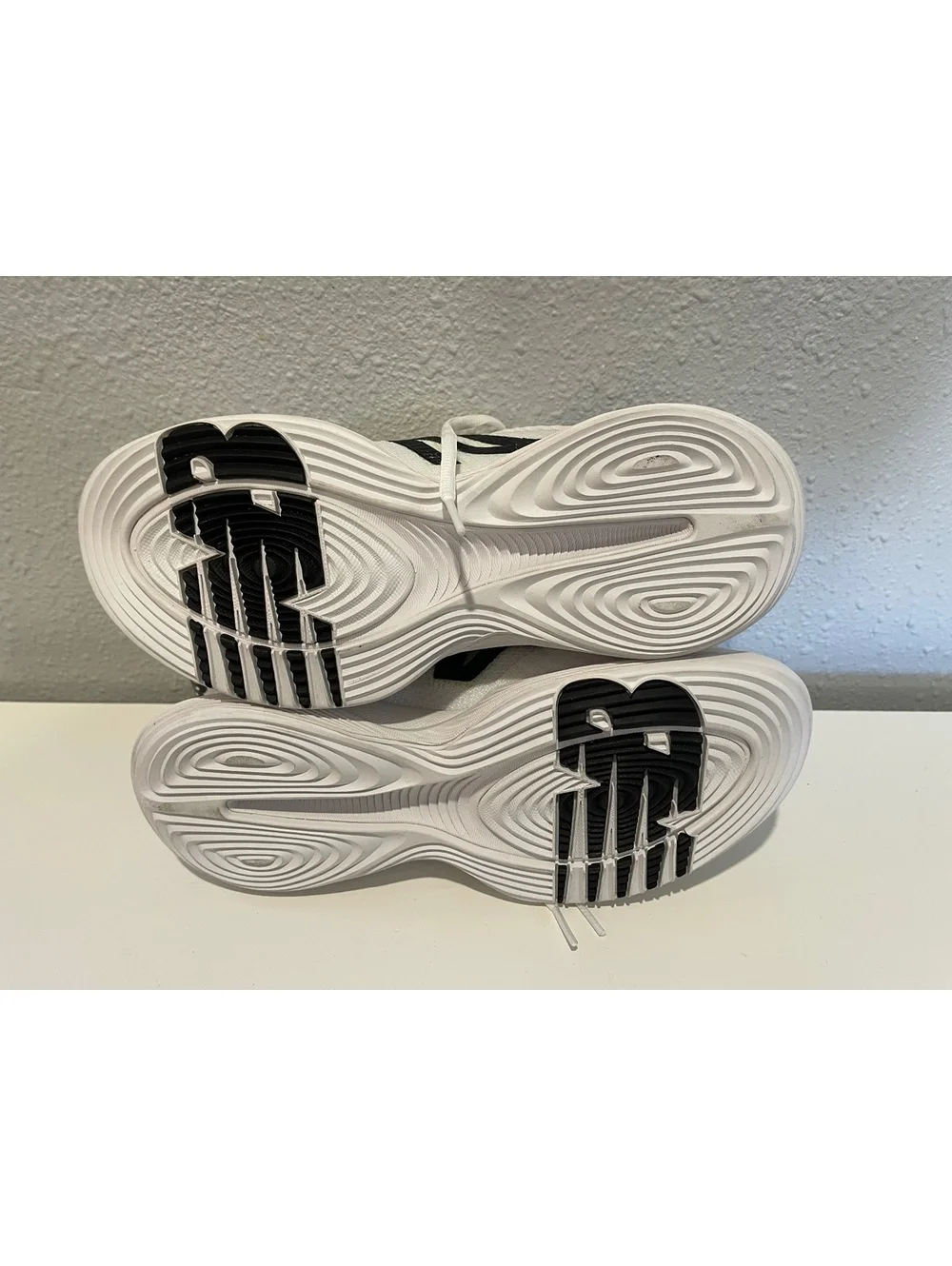 New Balance WCYVOLT Women's White and Black Athletic Shoes,